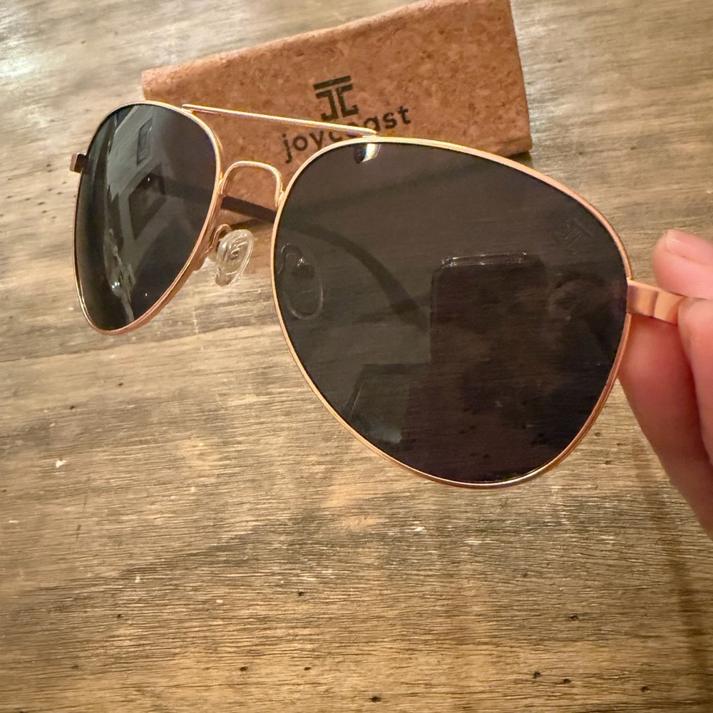 Joycoast polarized Gold Aviator Sunglasses with cork case